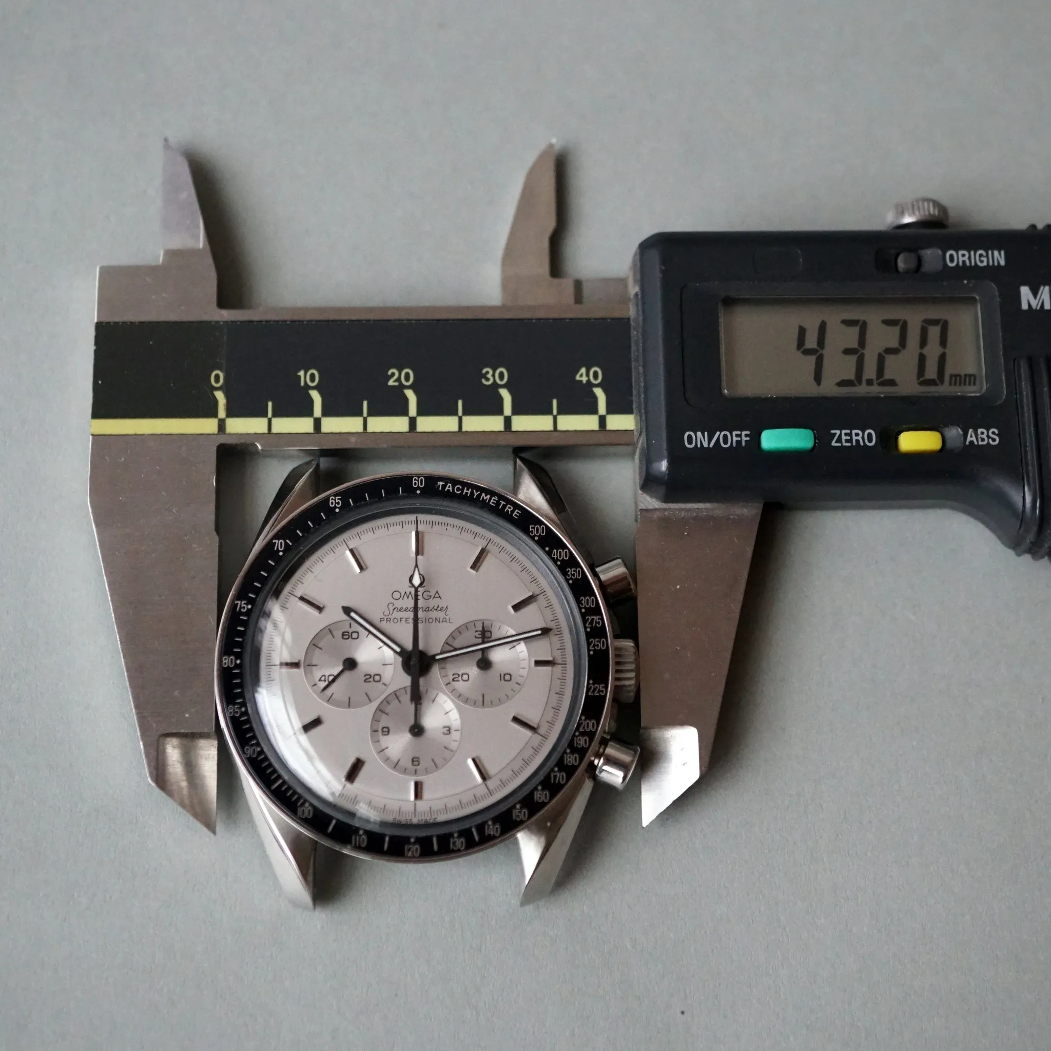1969 OMEGA SPEEDMASTER PROFESSIONAL 145.022 CUSTOMIZED SPECIAL DIAL / HANDS