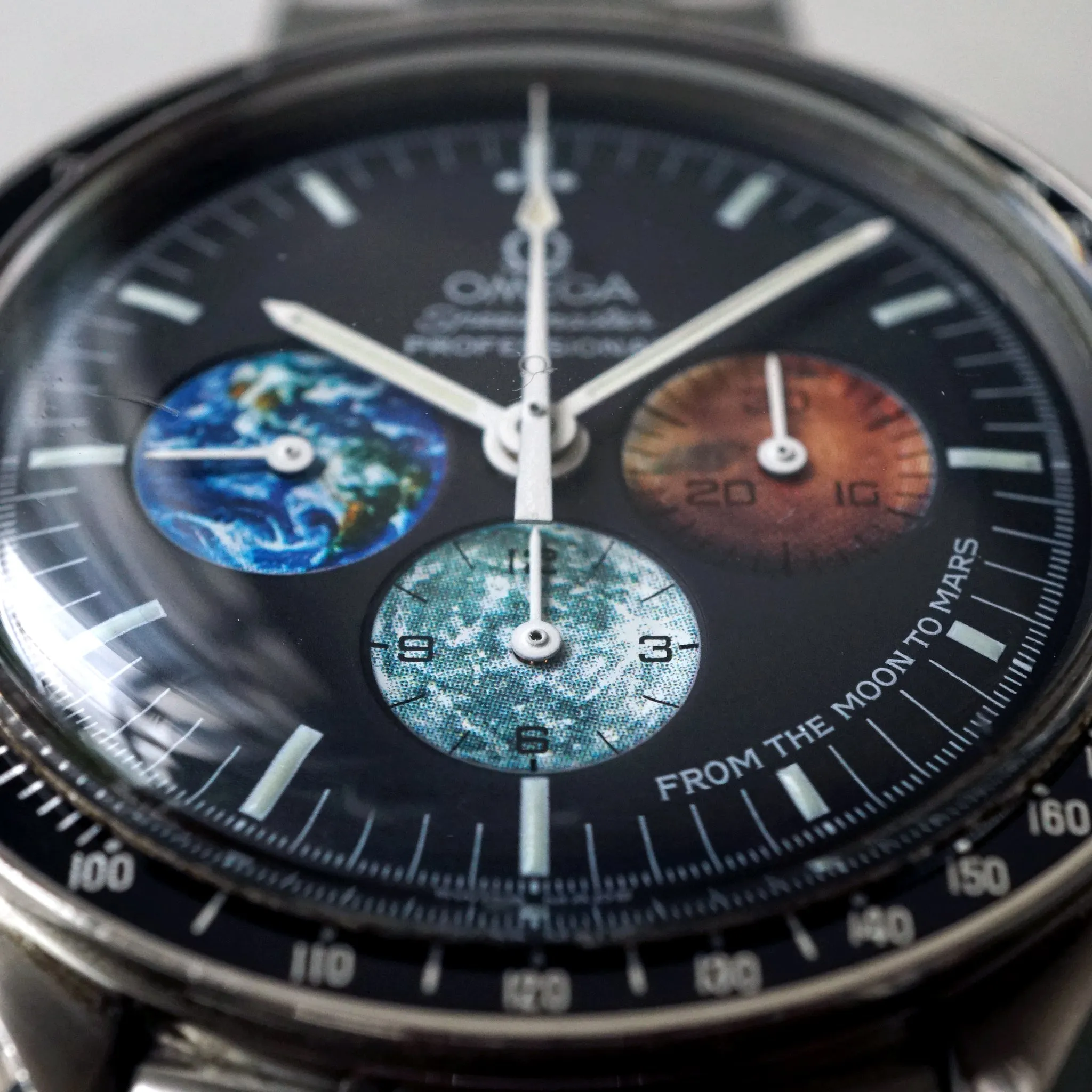 2004 OMEGA SPEEDMASTER PROFESSIONAL 3577.50 FROM THE MOON TO MARS