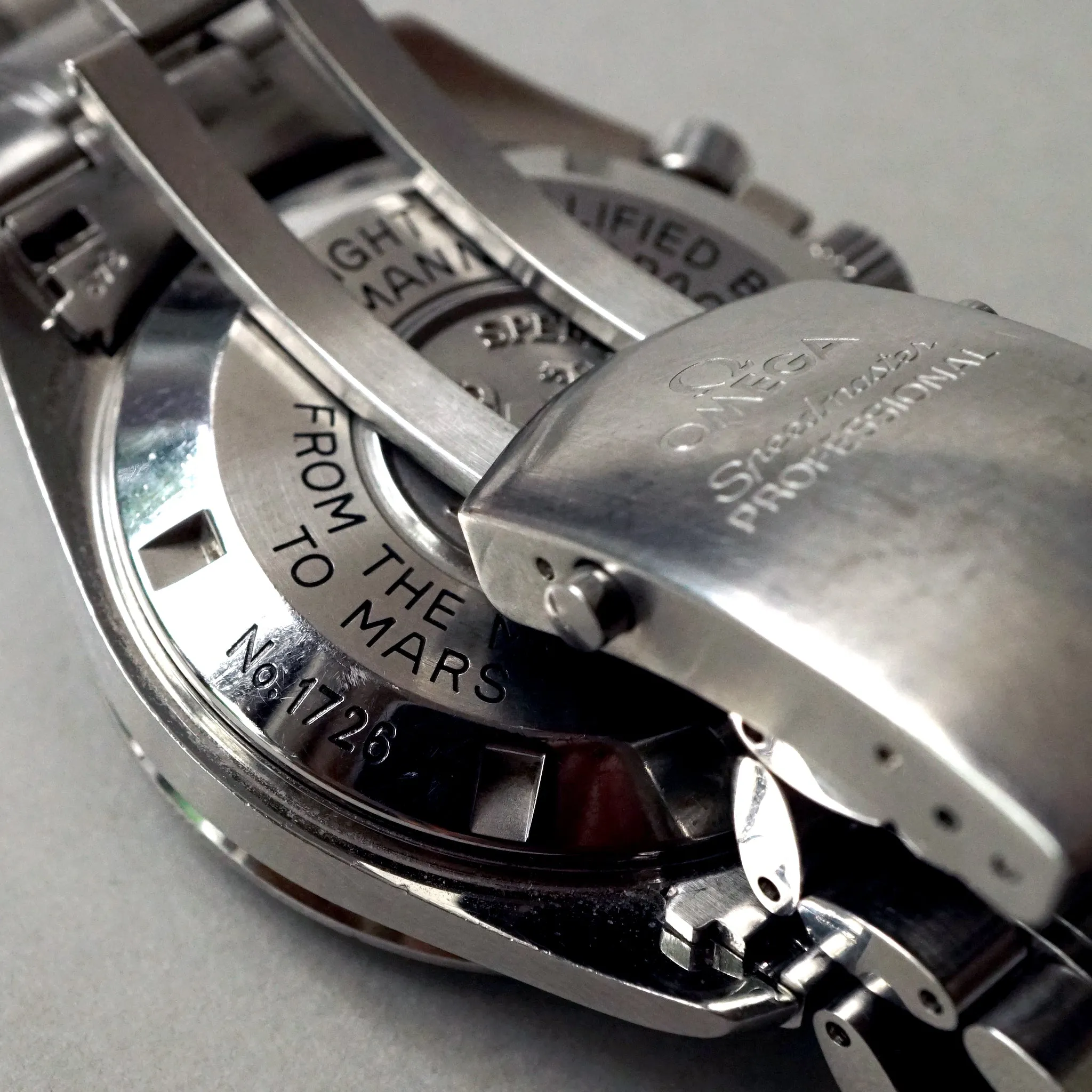 2004 OMEGA SPEEDMASTER PROFESSIONAL 3577.50 FROM THE MOON TO MARS