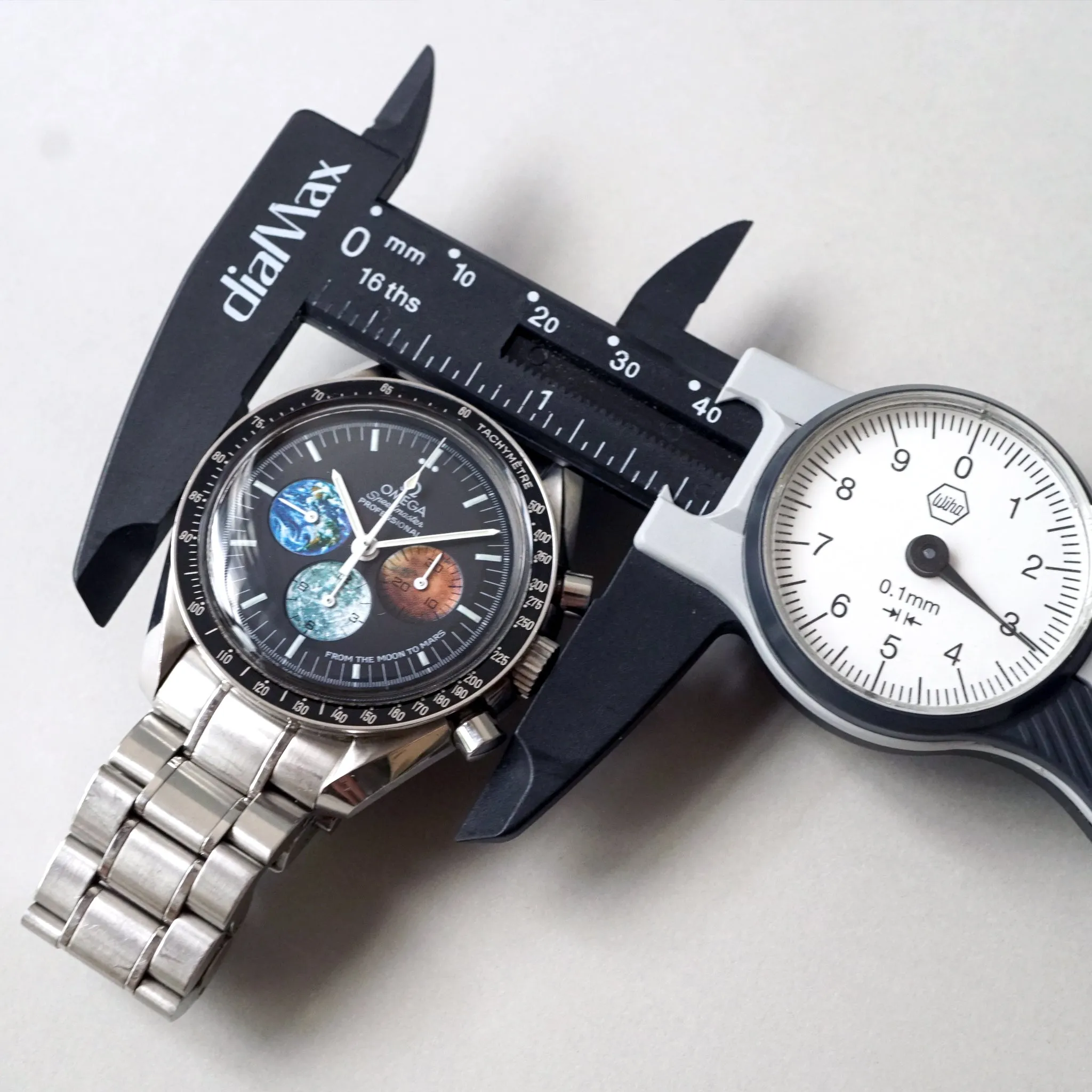 2004 OMEGA SPEEDMASTER PROFESSIONAL 3577.50 FROM THE MOON TO MARS