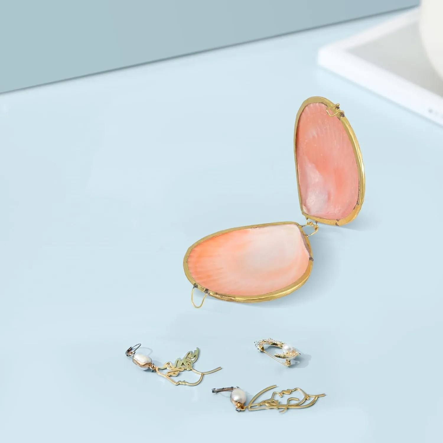 Seashell Trinket Box, Hinged Jewelry Box, Shell Shape Jewelry Organizer Desktop Decor Wedding Ring Holder Chic Natural Shells for Necklace Bracelets Supplies