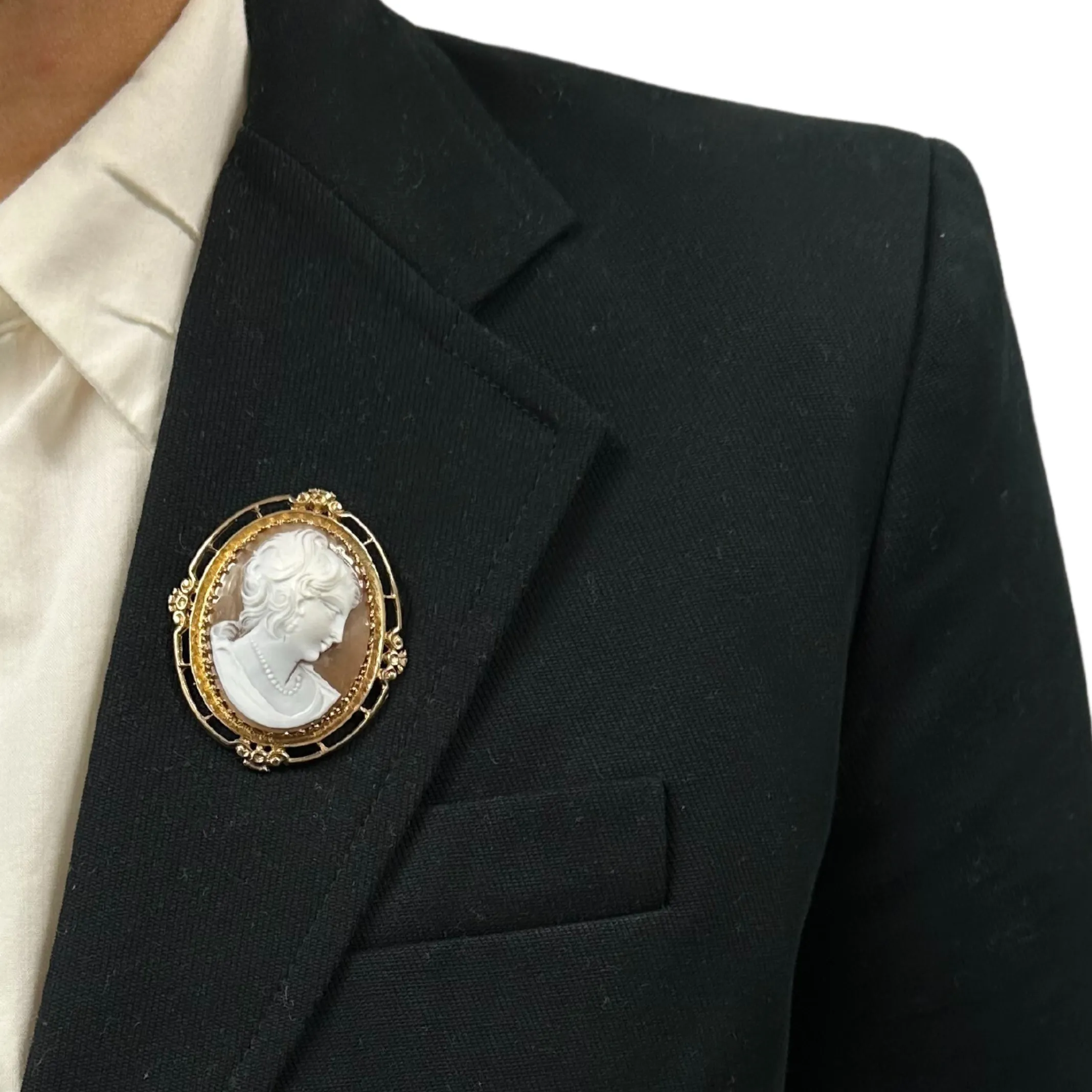 Vintage 14K Yellow Gold Shell Cameo Brooch /Pendant
