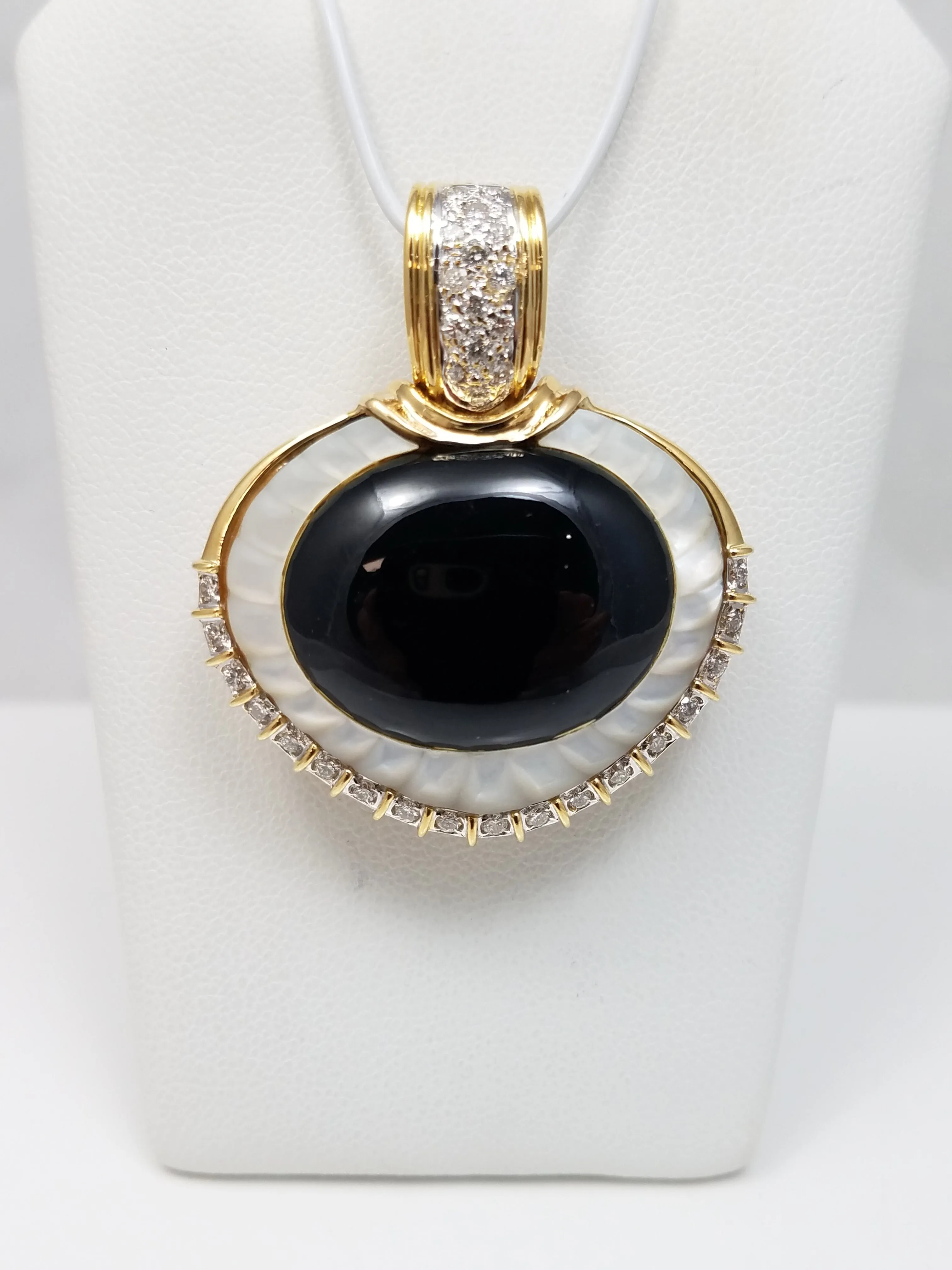 Vintage 18k Yellow Gold Natural Onyx Mother Of Pearl Diamond Pendant/Brooch
